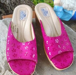 FLYFLOT SZ 38/8 RASPBERRY LEATHER SLIDE IN SANDALS NWOB